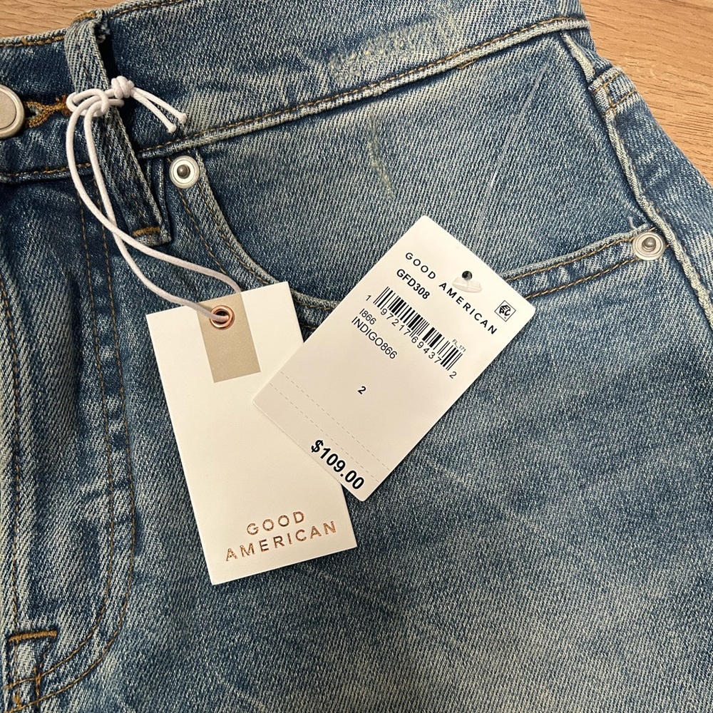 Good American Blue Jean Shorts - Picture 5 of 6